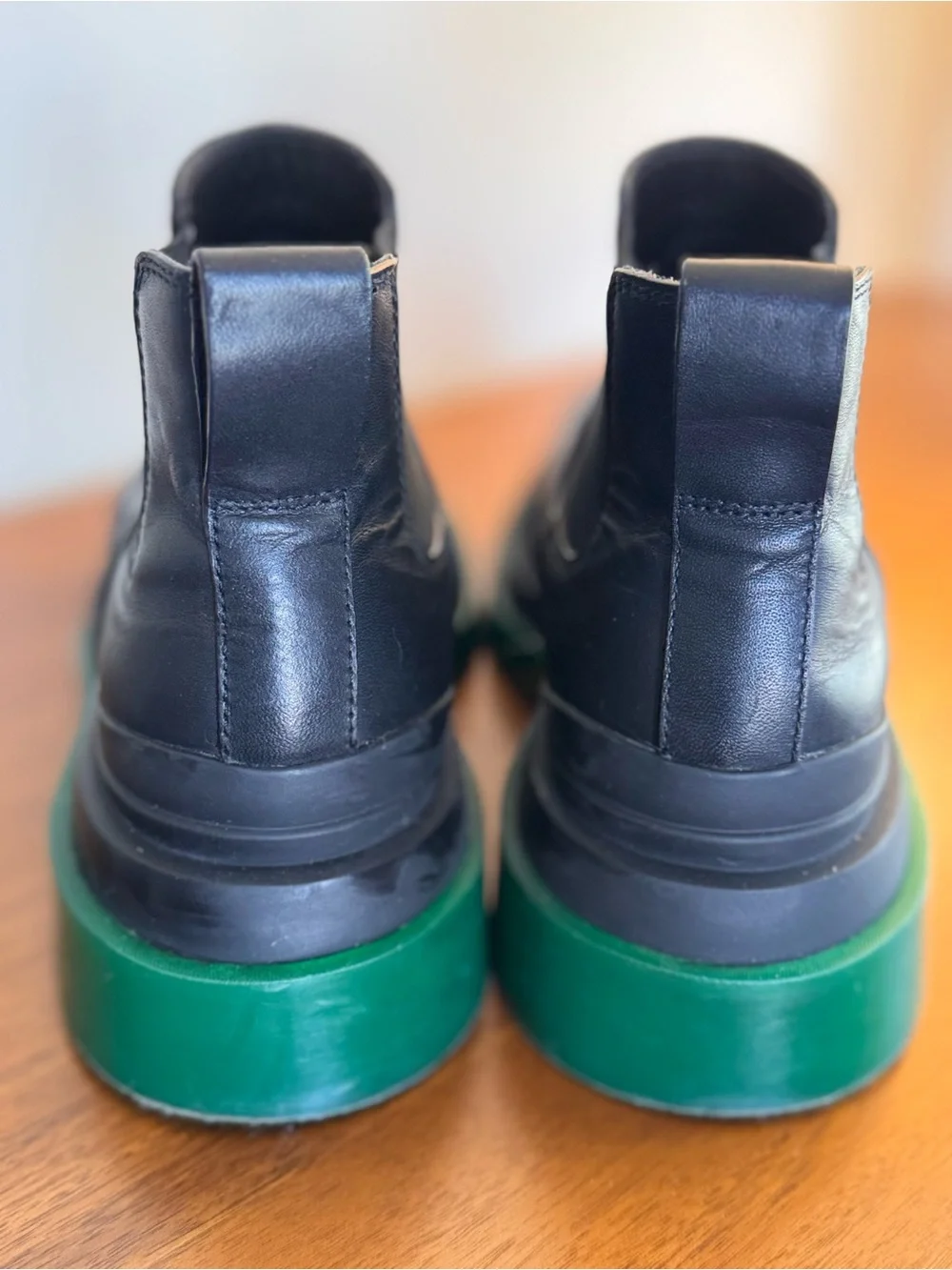 Bottega Veneta Black Leather Tire Chelsea Boots Green Lug Sole 42 US 9